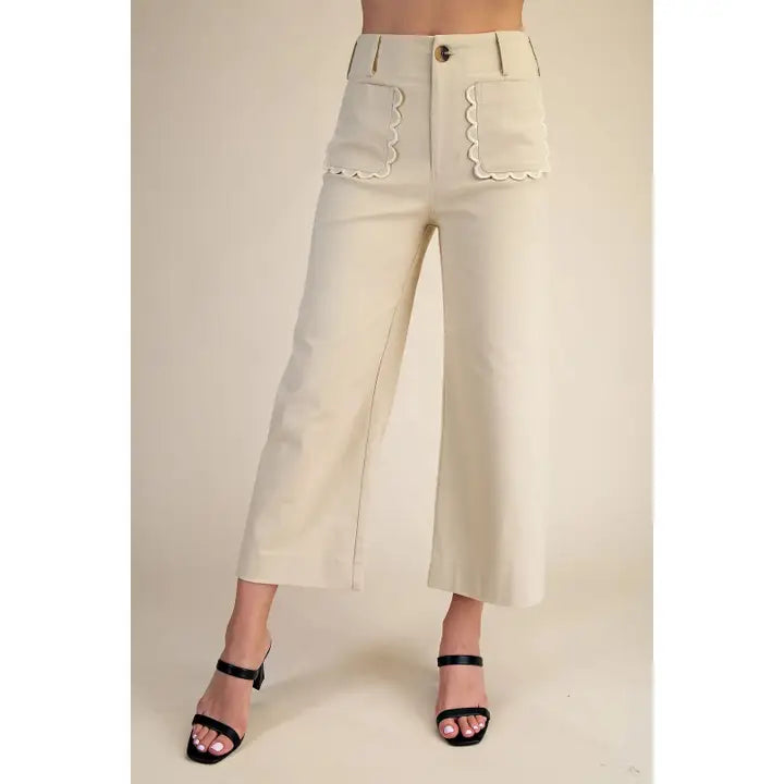 Scallop Pocket Capri Pants