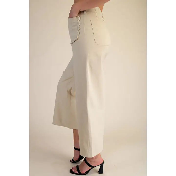 Scallop Pocket Capri Pants