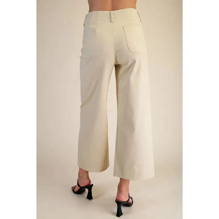 Scallop Pocket Capri Pants
